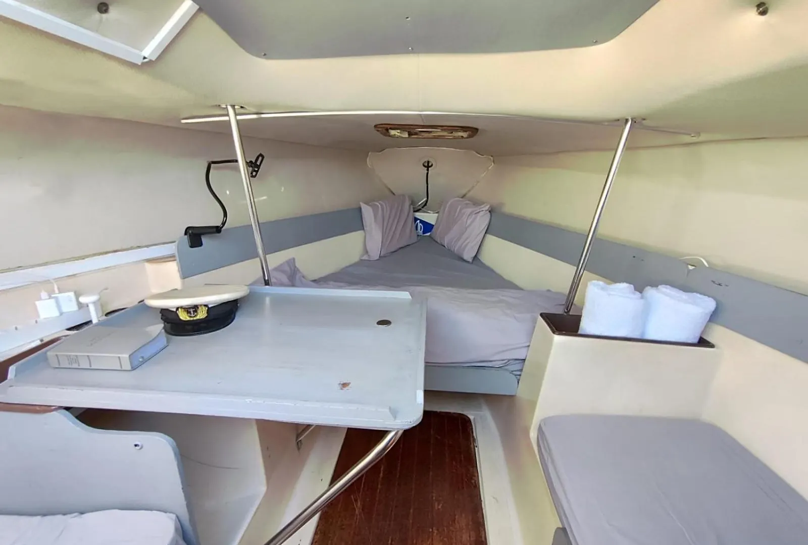 Love Boat Hostel Lisboa بوتيل