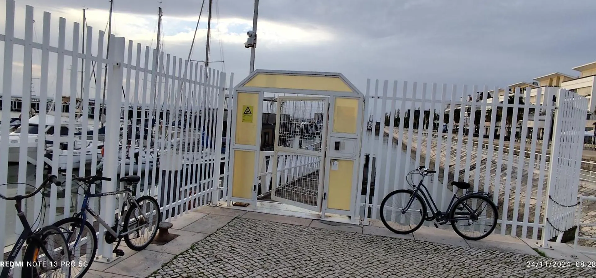 Love Boat Hostel Lisboa بوتيل